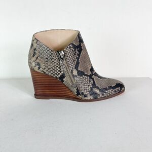 1.State NWOB Women's Roccia Kaleb Wedge Snake Ankle Bootie Beige Black Size 6M